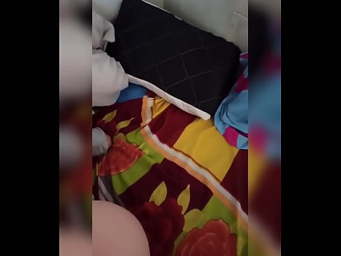 ❤️ Mening xonadoshim uyda yolg'iz qoladi, chunki eri ta'tilga ketadi va men uni sikish va eshagini sut bilan to'ldirish imkoniyatidan foydalanaman Super seksda bizda ❌️